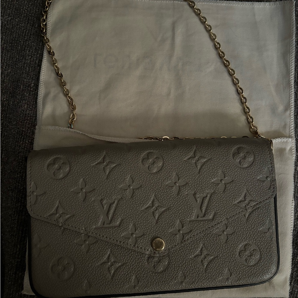 Louis Vuitton bag - like new